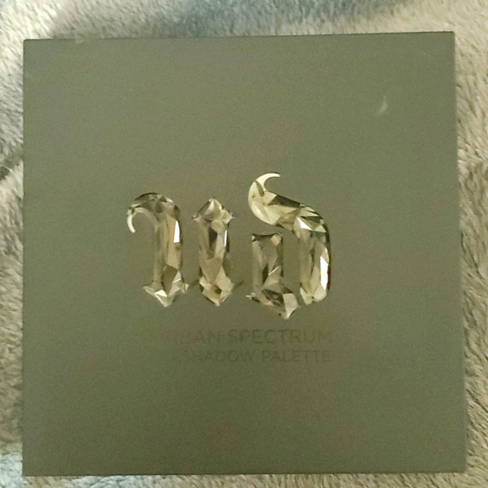 Urban Decay Urban Spectrum Eyeshadow Palette